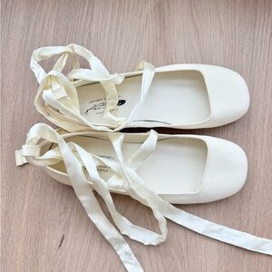 NWOT Jeffrey Campbell That’s A Wrap Ballet Flats - Ivory (US 6 - fits like 7)